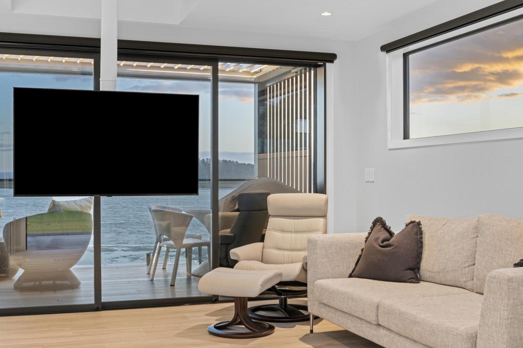 Pukehina Estuary Sunset Views Townhouse & Studio Экстерьер фото