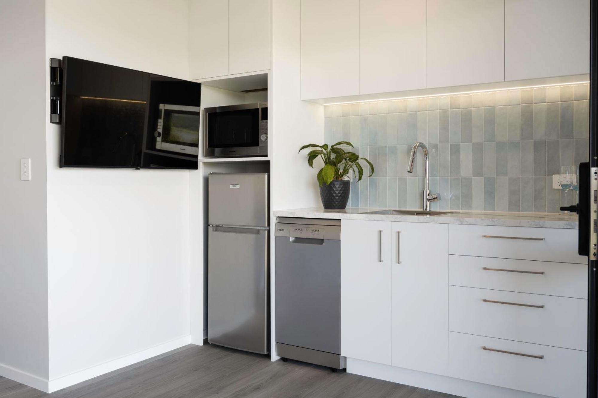 Pukehina Estuary Sunset Views Townhouse & Studio Экстерьер фото