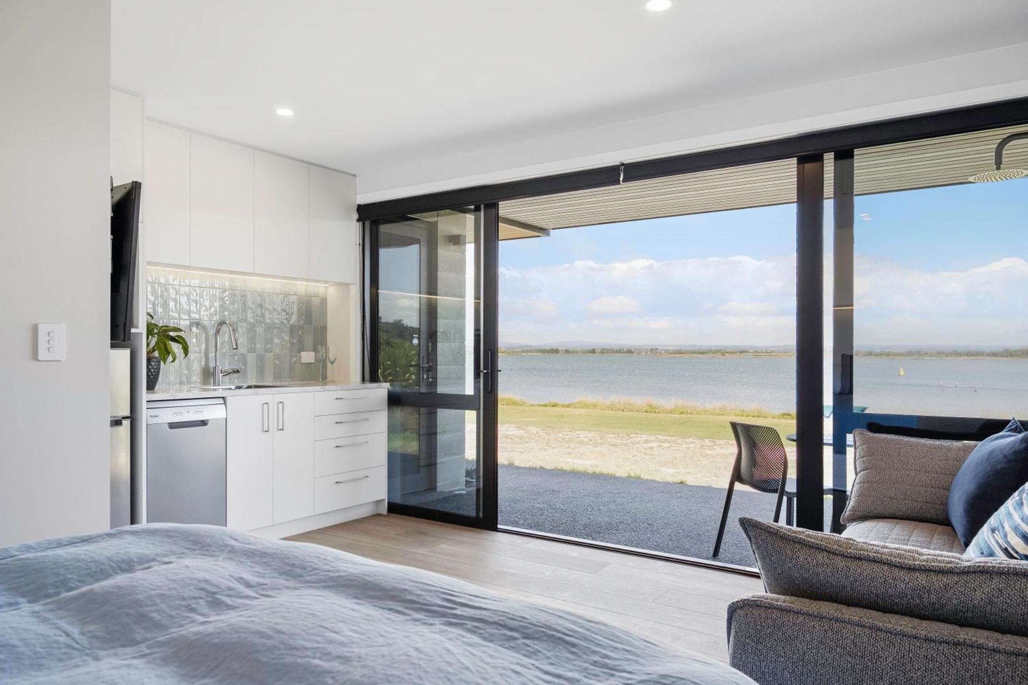 Pukehina Estuary Sunset Views Townhouse & Studio Экстерьер фото