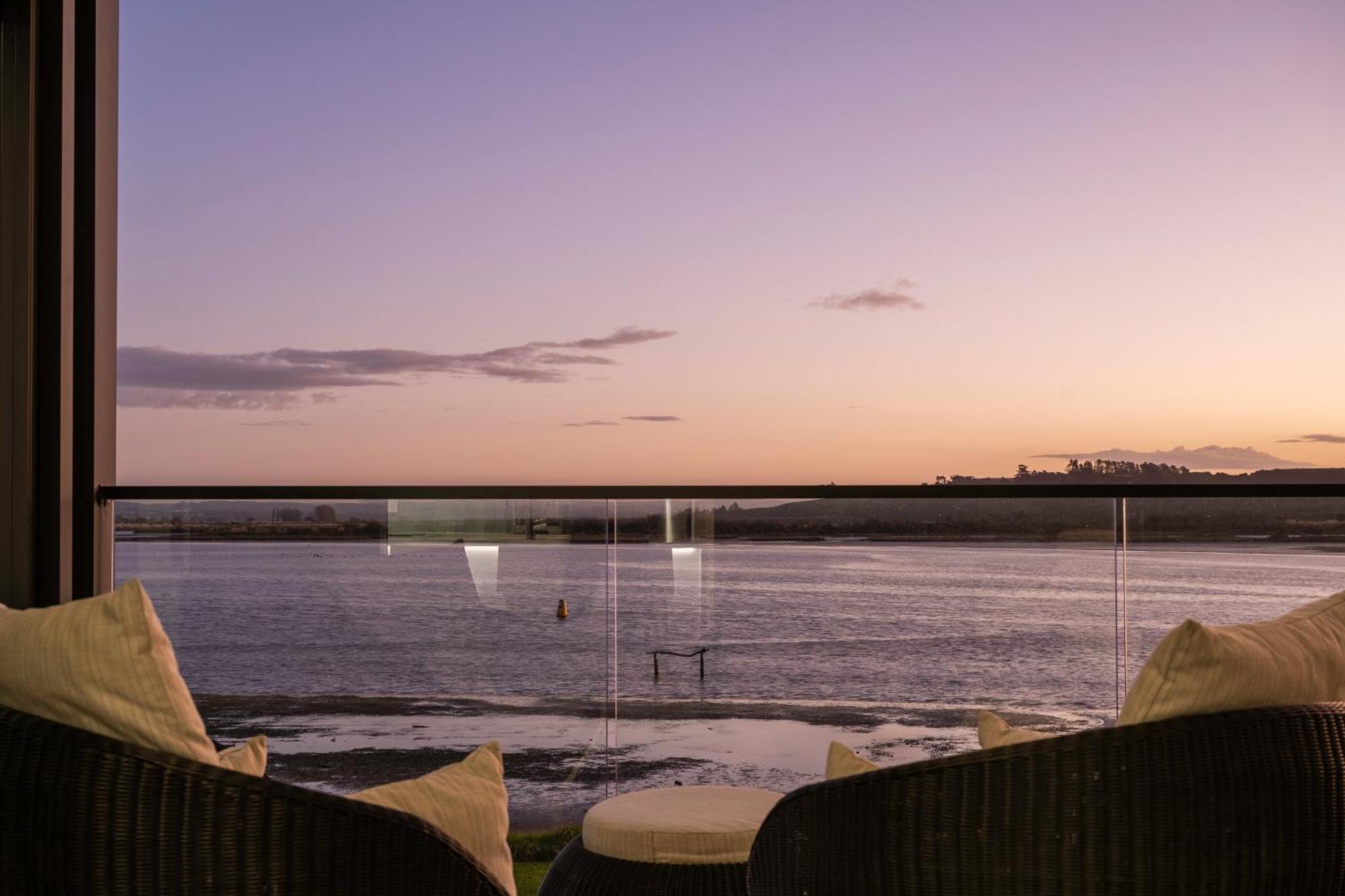 Pukehina Estuary Sunset Views Townhouse & Studio Экстерьер фото