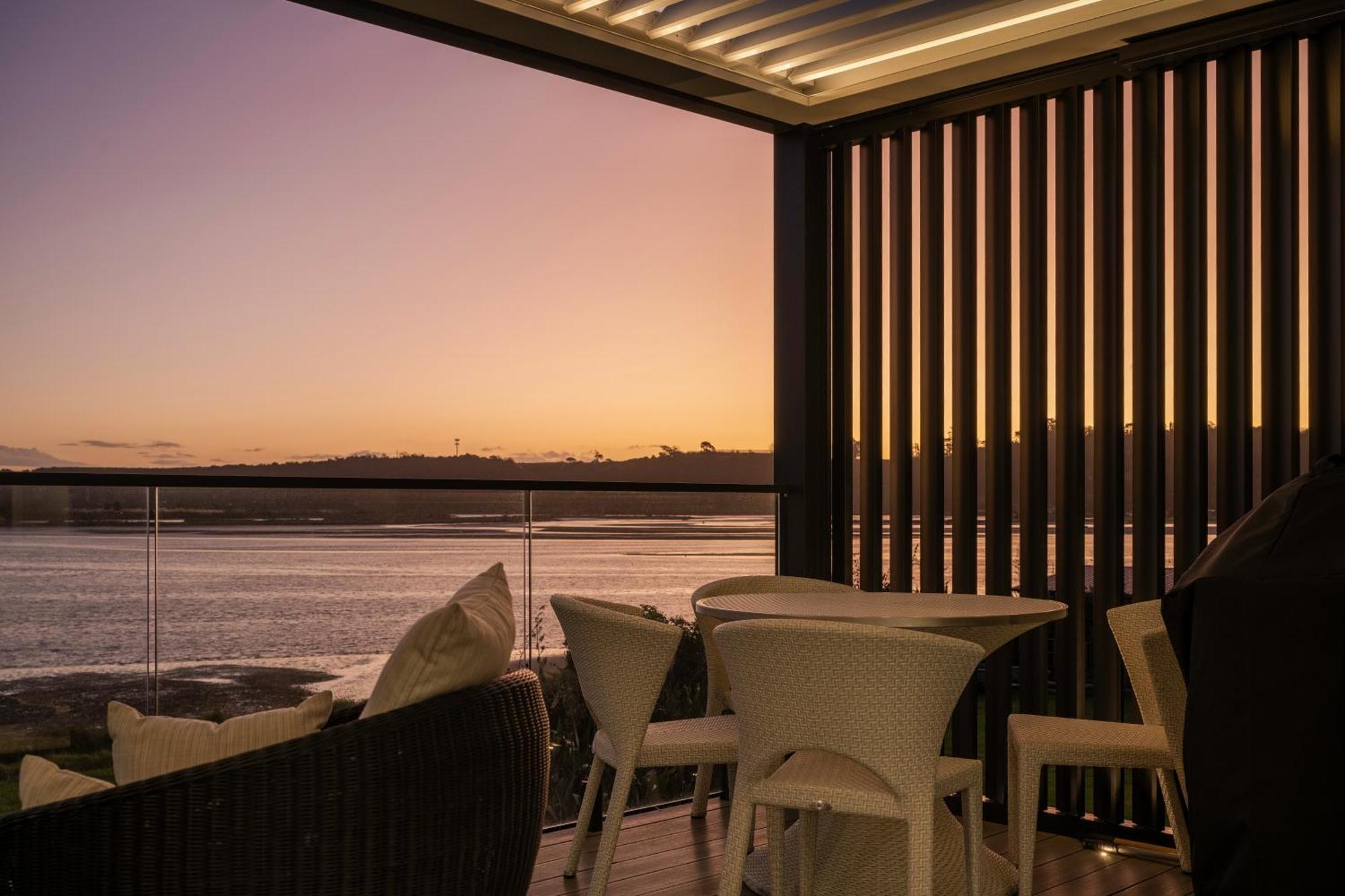 Pukehina Estuary Sunset Views Townhouse & Studio Экстерьер фото