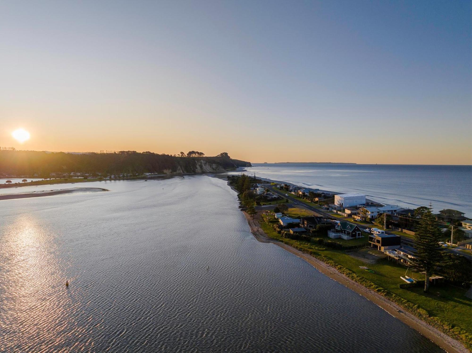 Pukehina Estuary Sunset Views Townhouse & Studio Экстерьер фото
